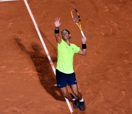 Leggere servizio avversario durante partita tennis Rafael Nadal Roma 2020