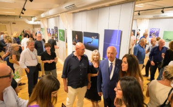 Flying Racquets incontra la tecnologia: la mostra di Ray Giubilo si arricchisce con il progetto “Amica”
