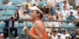 Linda Noskova regina di Wimbledon 2026. Comanda, crolla e poi batte Muchova per il primo Slam